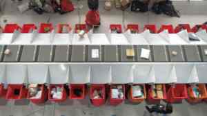 Máquina Clasificadora de Paquetes SNBC BCB-226L con Cinta Transportadora Mini de Banda Cruzada Única para Clasificación de Correo Exprés, <span class=keywords><strong>Cajas</strong></span>, Cartones, Cartas y Paquetes - Product Image 2