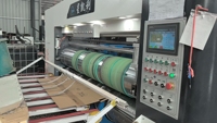 Machine à empiler les cartons ondulés pour la fabrication de boîtes en carton / Empileur vibrant pour l'empilage rapide des cartons ondulés