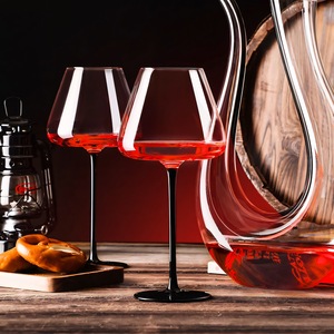 Copa de Vino Tinto de 301-400 ml con Tallo Negro, Elegante, para Cócteles y Fiestas - Product Image 3