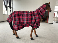 Vente en gros d'usine : Couvertures anti-mouches respirantes pour chevaux, personnalisables, populaires, chaudes pour l'hiver, imperméables, pour l'équitation