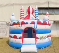 Château gonflable de rebond de gâteau d'anniversaire