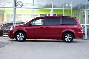 รถตู้มินิแวนมือสองปี 2012 รุ่น Grand SXT 4 ประตู ขับเคลื่อนสี่ล้อ เบาะหนัง หลังคาซันรูฟ กล้องมองหลัง พวงมาลัยซ้าย ไฟ LED - Product Image 3