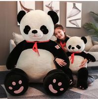 Les fabricants fournissent des peluches panda de grande taille, des oreillers en peluche panda, des poupées en peluche.