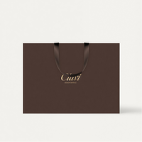 Sac shopping en papier brun mat personnalisé avec logo en relief, poignée en ruban satiné noir, emballage cadeau de luxe pour boutique