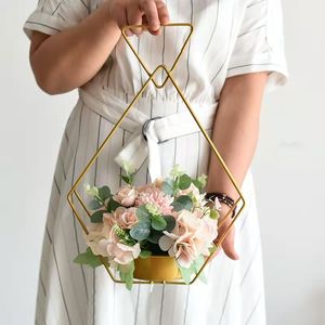 Venta al por mayor de flores geométricas pintadas en oro, cesta de hierro para el hogar y el jardín, decoración de boda, maceta y maceta - Product Image 5