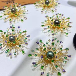 Broche de Perla de Tahití de 9-10 mm con Destellos de Fuegos Artificiales, Flor de Pecho de Alta Gama, Regalo para Mamá y Novia - Product Image 1