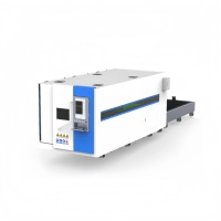 Découpeuse laser à fibre CNC automatique haute vitesse en métal, conception fermée, double plateforme d'échange, bras robotisé, Cypcut HIWIN 3000W