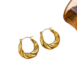 Boucles d'oreilles créoles torsadées rondes tendance en or fin, style corde classique, cadeau de mariage pour femme, bijoux à porter, vente en gros sur mesure - Product Image 1