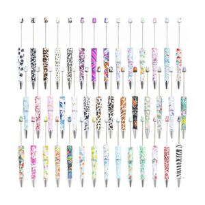 Stylo à perles en plastique DIY - Stylos à perles créatifs faits à la main avec imprimé léopard et imprimé vache pour des cadeaux personnalisés amusants - Product Image 1