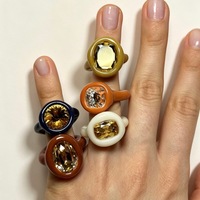 Bague Cocktail Haomi CE en Émail Massif, Laiton Doré avec Pierre en Verre, Bijou Tendance pour Femme, Vente en Gros Personnalisée