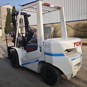 Used TCM FD30 3 Ton Diesel Forklift with Hydraulic Side Shifter Three-section <b>Frame</b> 3m Lifting Height Fwd Drive - Product Image 3