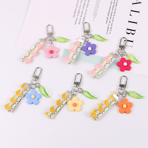 Fresco y simple HyunA INS estilo colorido ducha acrílico Hoja Verde pequeña flor llavero colgante para bolsos - Product Image 1