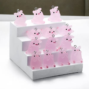 6種のポーズ ピンクヨガピッグ レジンチャーム 3D蓄光ペンダント DIYジュエリー製作アクセサリー ハンドメイドピアス・ネックレス用 W274 - Product Image 1