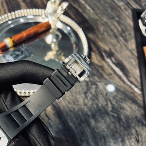 Reloj Mecánico de Lujo de Alta Calidad con Diamantes Completos y Piezas Hechas a Mano con Morganita, Disponible para Envío Inmediato - Product Image 6