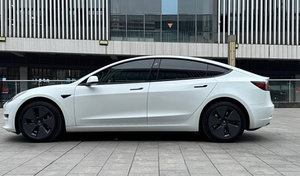 <span class=keywords><strong>รถ</strong></span>ยนต์ไฟฟ้า Tesla Model 3 Sedan ปี 2022 มือสอง พร้อมแบตเตอรี่ลิเธียม เกียร์อัตโนมัติ พวงมาลัยซ้าย เครื่องยนต์เทอร์โบ ยาง R17 - Product Image 4