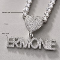 Nouveau Pendentif Personnalisé avec Nom, Fermoir Cœur Délicat, Laiton Plaqué Or et Rhodium, Collier Sertie de Zircons Cubiques, Mini Lettre de Nom Personnalisée