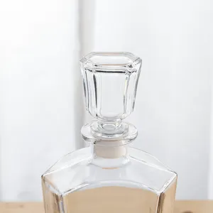Whiskey Decanter Glass Decanter Factory Wholesale 770 Ml Lead Free Crystal Plain Custom Logo Whiskey Decanter Liquor Glass Decanter