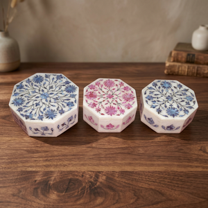 Boîte à bijoux en marbre blanc gravé et incrusté de nacre, motif floral, par Export Stonecrafts International, emballage personnalisé disponible - Product Image 1