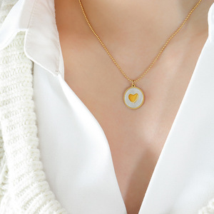 Elegante Collana con Ciondolo in Acciaio Inossidabile, Decorazione a Stella Dorata Intarsiata in Madreperla Bianca, Versatile per Uso Quotidiano - Product Image 4
