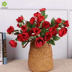 Ramo de Rosas Artificiales Qihao, Flores de Seda Rojas de 44 cm, Decoración para el Día de San Valentín, Accesorios para Fotografía en Exteriores - Product Image 1