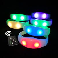 Terima Pesanan Urgent Gelang LED Kontrol Remote 433MHZ atau 2.4G Logo Kustom 2/4 LED RGB Kontrol DMX Silikon Dapat Diprogram