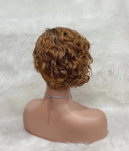 Perruque courte bob frontale en dentelle Pxie Cut Curly Lace Front Wig Ombre Honey Blonde Colored Human Hair Wigs Preplucked 13x1 pour femmes noires - Product Image 4