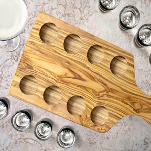Bandeja de servir corta de madera con soportes de vidrio de acabado liso para servir en la mesa, ideal para cervecerías, bares y restaurantes. - Product Image 1