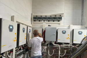 Onduleur solaire hybride monophasé RY WVC-1400 150A 11kW 48V DC 220V AC MPPT avec 99% d'efficacité 50/60Hz WVC-1400 - Product Image 3
