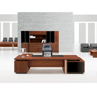 Aménagement de bureau de comptabilité, table de luxe, usage spécifique au bureau et table classique