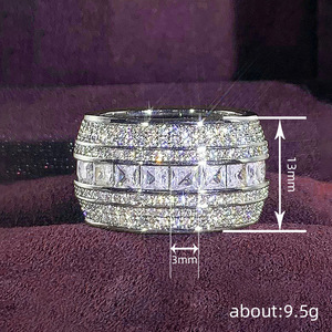 Anello da pollice con pavé completo e audace per donna, gioiello da dito scintillante e di tendenza - Product Image 4
