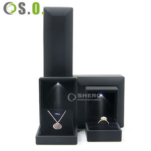 Vente en gros de boîtes à bijoux rouges de petite taille personnalisées de haute qualité avec lumière LED - Product Image 5