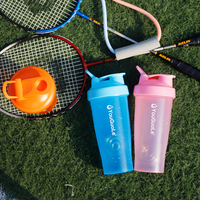 Bouteille de shaker de sport en plastique PP sans BPA de haute qualité, personnalisable avec logo, tasse d'entraînement avec mélangeur fixe, excellente bouteille d'eau