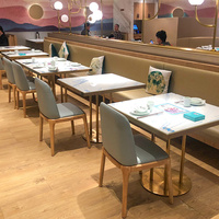 Ensemble de mobilier pour café, restaurant, avec banquette murale, canapé et table pour le confort et le style