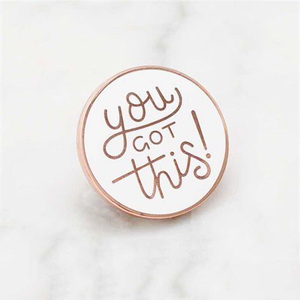 도매 예쁘고 사랑스러운 맞춤형 로고 금속 배지 커스텀 라펠 핀 하드 에나멜 핀 장식용 - Product Image 1