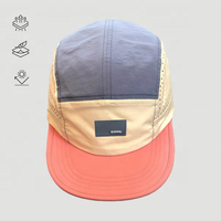 Casquette de golf personnalisable à 5 panneaux en nylon léger respirant bord plat à séchage rapide oeillets de poinçonnage au laser chapeau en caoutchouc avec logo