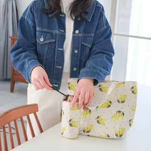 Bolso de Mano Plegable Impermeable de Poliéster con Cierre de Cremallera y Diseño de Mimosa, Serie Plus, Botella Térmica - Product Image 3