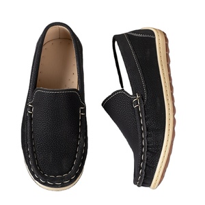 รองเท้าโลฟเฟอร์แฟชั่นทำมือขายส่งสำหรับเด็กผู้ชาย ระบายอากาศได้ดี กันลื่น เหมาะสำหรับใส่กลางแจ้ง รองเท้าหนังสีดำแบบแบนสำหรับเด็ก - Product Image 1