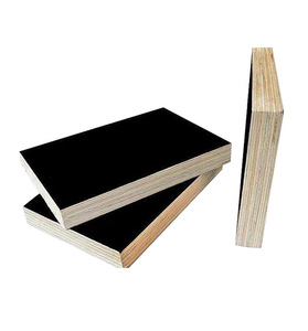 Gran oferta, superficie lisa de <span class=keywords><strong>madera</strong></span> <span class=keywords><strong>contrachapada</strong></span> ecológica con película de 4*8 pies, encofrado de núcleo de álamo moderno personalizado, 18mm de alta calidad - Product Image 5