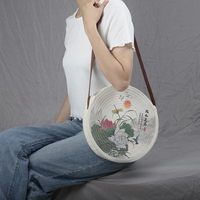 Sac rond tissé à l'encre de Chine motif lotus, sac bandoulière vintage en coton floral avec poignées en cuir pour usage quotidien