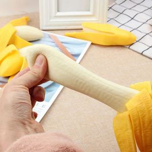 Jouet anti-stress créatif en forme de banane pelée, en plastique écologique souple, Flybear, pour les enfants de 14 ans et plus, vente en gros, certifié EN71 - Product Image 3