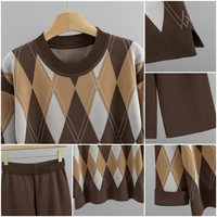 Ensemble deux pièces en maille tricotée élégante et ample, pull anti-plis à carreaux color-block et pantalon large, nouvelle collection automne/hiver