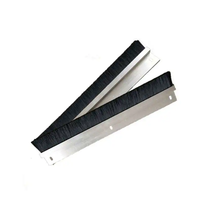 Gestionnaire de câbles avec joint de porte inférieur, bande de brosse à double bande en fil de laiton