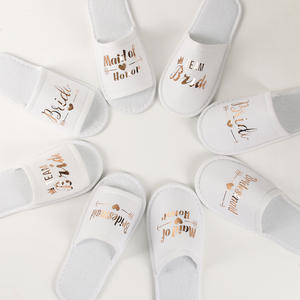 Chaussons de mariage personnalisés pour la mariée et le marié, chaussons rouges personnalisés pour lui et elle pour la <span class=keywords><strong>nuit</strong></span> de noces et les invités VIP de l'hôtel - Product Image 6