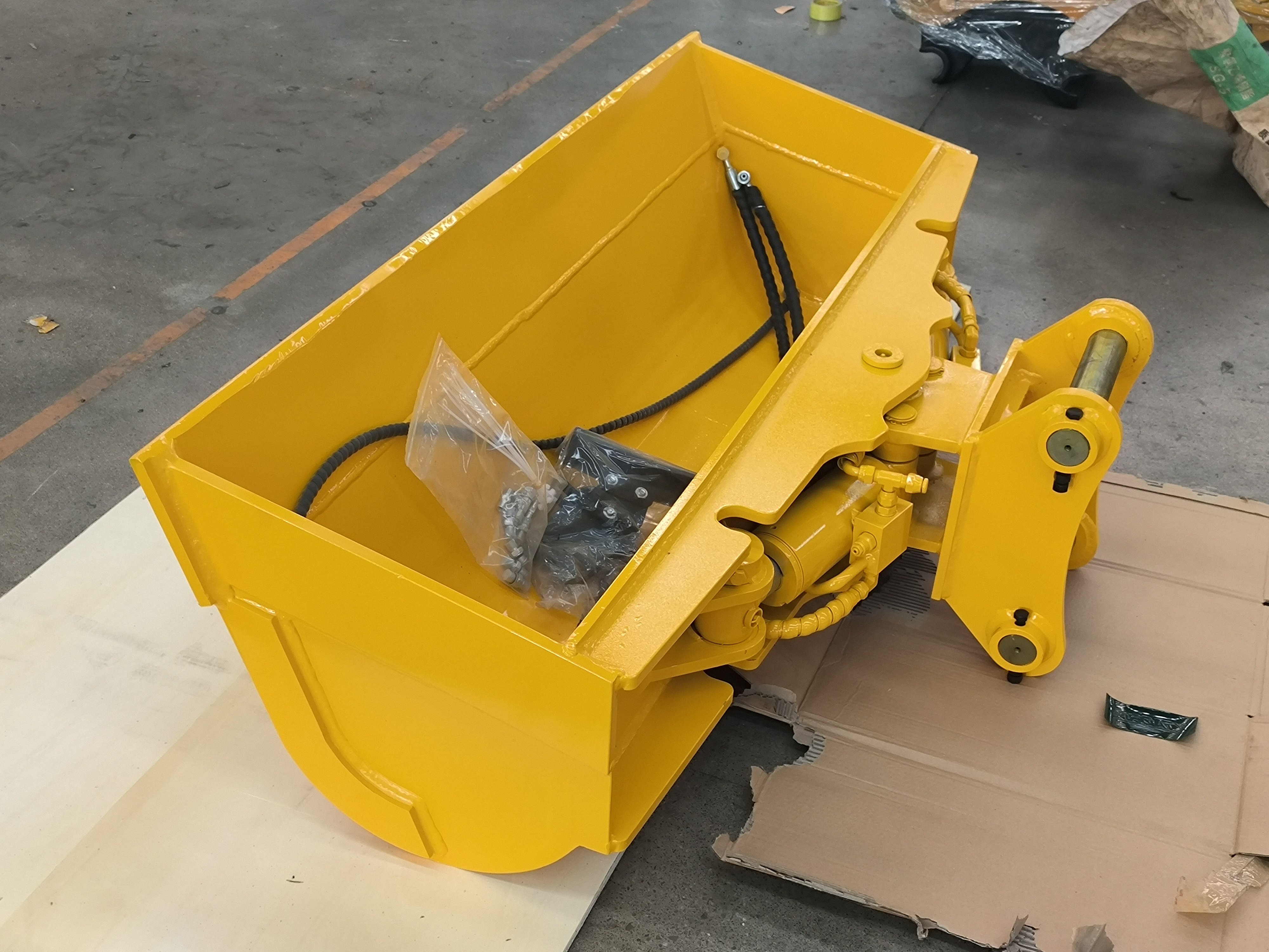 Hitachi ZX70 Excavator Bucket for 5-8 Ton for Narrow Trenching Mud