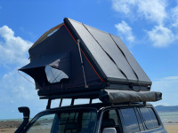 Tentes de toit en aluminium à coque rigide 4 saisons pour SUV, imperméables, tissu Oxford 3000 mm avec échelle pour le camping en tout-terrain