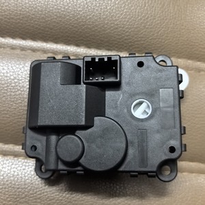 Moteur d'actionneur Jinxing World 971542F000 pour le commutateur de direction de l'air et de la climatisation du Kia Cerato moderne - Product Image 2