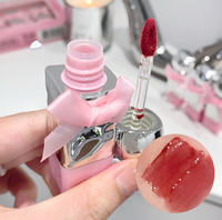 Gege Bear Gloss à lèvres liquide rose avec nœud mignon, cadeau de Noël de haute qualité, rouge à lèvres brillant hydratant avec logo/motif en crème