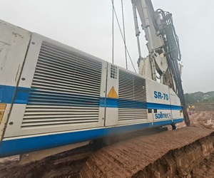 Machine de forage de puits et de pieutage Soilmec SR-70 d'occasion, modèle SR-60, année 2010, à vendre - Product Image 1