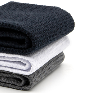 Serviette de golf exclusive pour tournoi, texture gaufrée, en microfibre, pour marquage en gros par des experts en matière de marquage pour les propriétaires de marques - Product Image 6