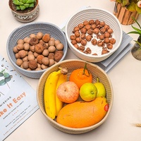 Petits paniers de rangement tissés en corde de coton bio écologiques pour l'organisation moderne de l'entrée, des bijoux et du papier toilette